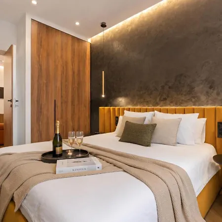 Stylish 2-bedroom With Balcony In Apartment *