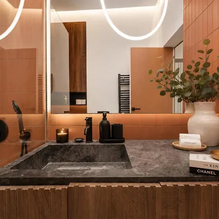 Apartment Stylish 2-bedroom With Balcony In *