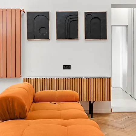 Apartment Stylish 2-bedroom With Balcony In *