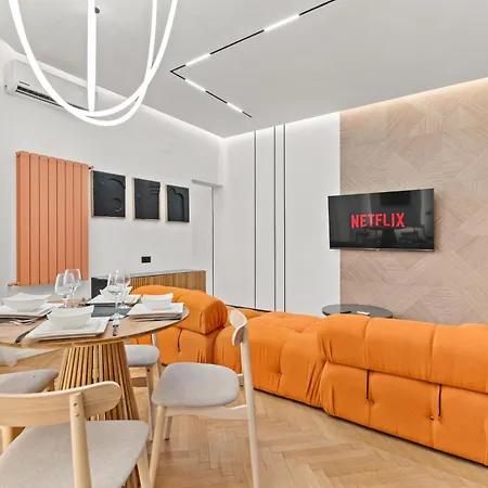 Stylish 2-bedroom With Balcony In * Bucharest