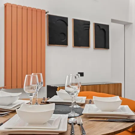 Stylish 2-bedroom With Balcony In Apartment *