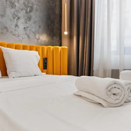 Stylish 2-bedroom With Balcony In