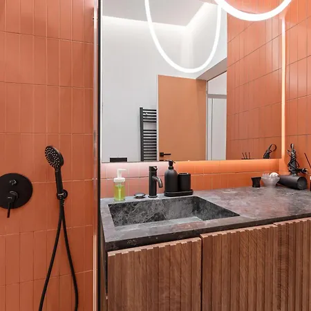 Apartment Stylish 2-bedroom With Balcony In