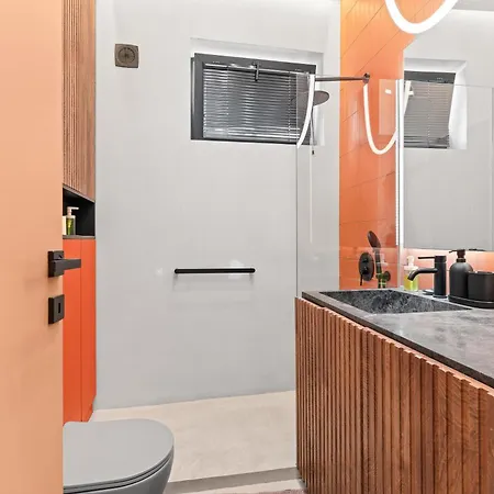 Apartment Stylish 2-bedroom With Balcony In