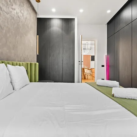 Stylish 2-bedroom With Balcony In Apartment