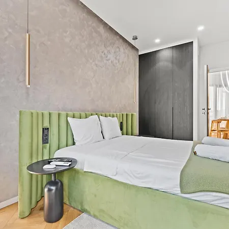 Apartment Stylish 2-bedroom With Balcony In Bucharest