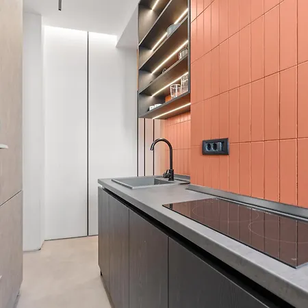 Stylish 2-bedroom With Balcony In Apartment Bucharest