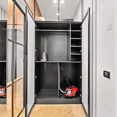 Stylish 2-bedroom With Balcony In *