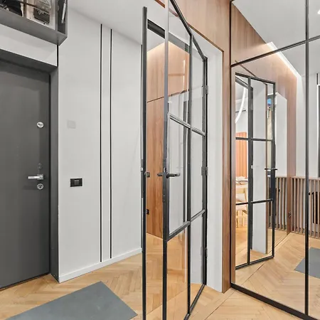 Apartment Stylish 2-bedroom With Balcony In *