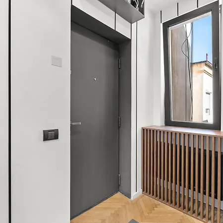 Stylish 2-bedroom With Balcony In Apartment Bucharest