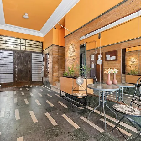 Stylish 2-bedroom With Balcony In