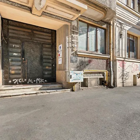 Stylish 2-bedroom With Balcony In Apartment Bucharest